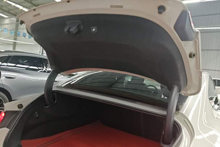 Used Xiaomi Auto SU7 2024 Rear-Drive Long-Range Intelligent Driving Version Trunk