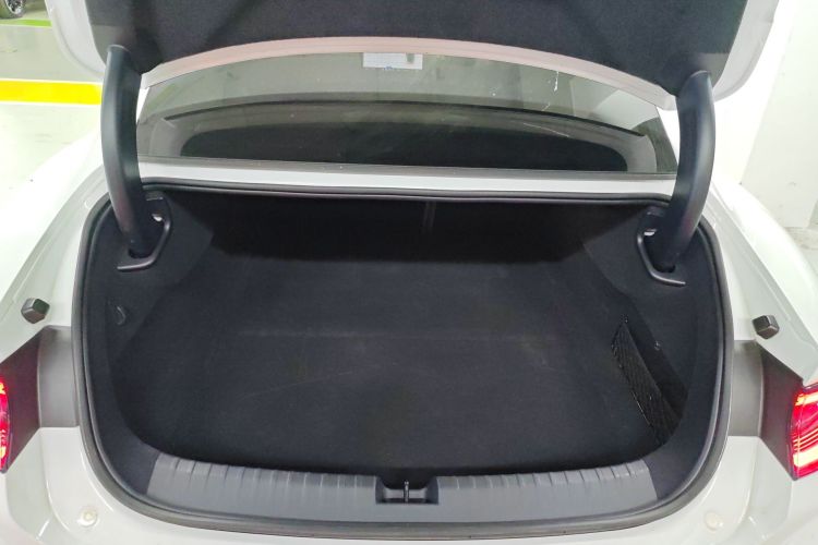 Used Xiaomi Auto SU7 2024 Four-Wheel Drive Ultra-Long Range Advanced Intelligent Driving Max Edition Trunk