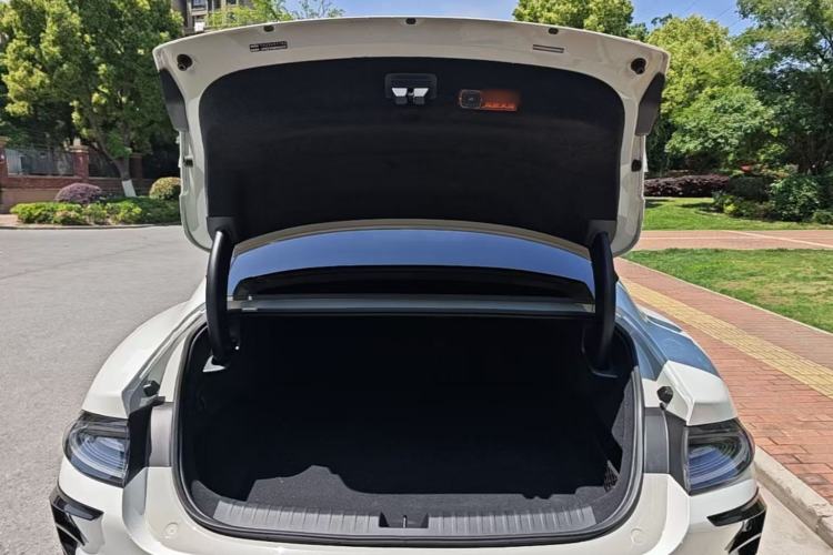 Used Xiaomi Auto SU7 2024 Four-Wheel Drive Ultra-Long Range Advanced Intelligent Driving Max Edition Trunk