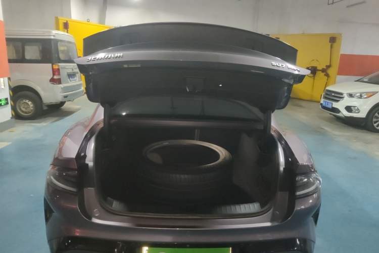 Used Xiaomi Auto SU7 2024 Four-Wheel Drive Ultra-Long Range Advanced Intelligent Driving Max Edition Trunk