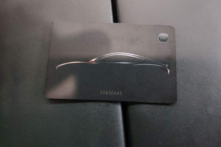 Used Xiaomi Auto SU7 2024 Rear-Drive Long-Range Intelligent Driving Version Vehicle Key