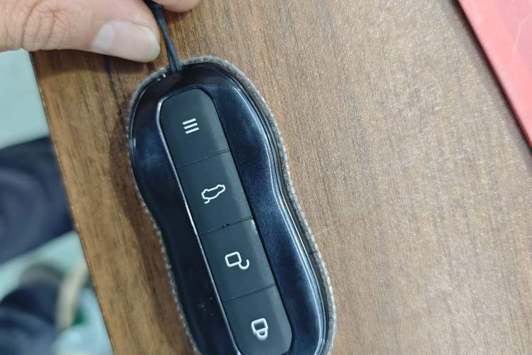 Used Xiaomi Auto SU7 2024 Rear-Drive Long-Range Intelligent Driving Version Vehicle Key