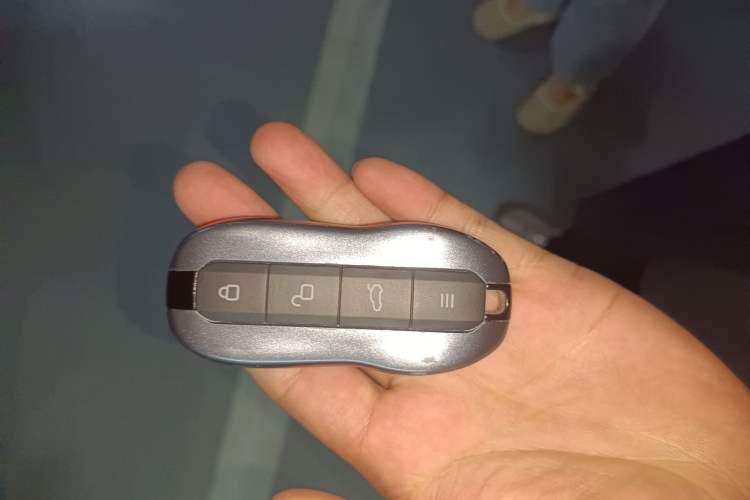 Used Xiaomi Auto SU7 2024 Rear-Drive Ultra-Long Range Advanced Pro-Level Intelligent Driving Version Vehicle Key
