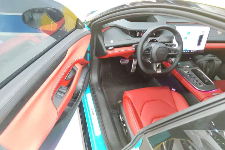 Used Xiaomi Auto SU7 2024 Four-Wheel Drive Ultra-Long Range Advanced Intelligent Driving Max Edition Driver Seat