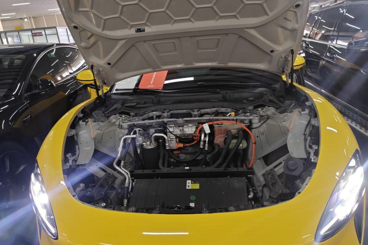 Used Xiaomi Auto SU7 2024 Four-Wheel Drive Ultra-Long Range Advanced Intelligent Driving Max Edition Engine Bay