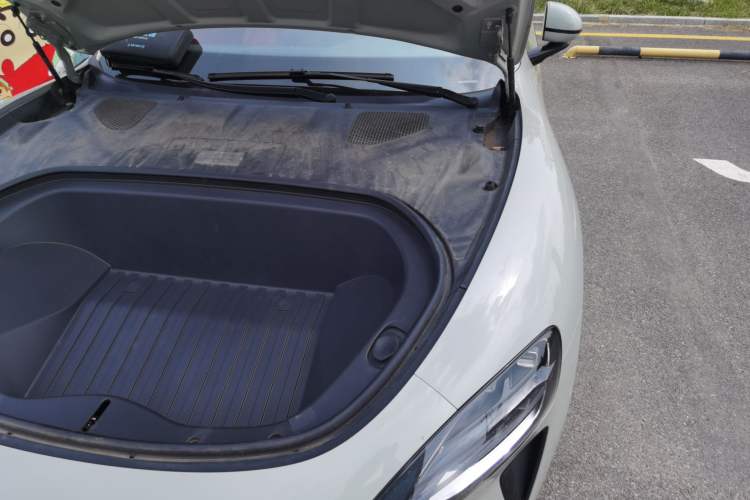 Used Xiaomi Auto SU7 2024 Rear-Drive Long-Range Intelligent Driving Version Engine Bay Left
