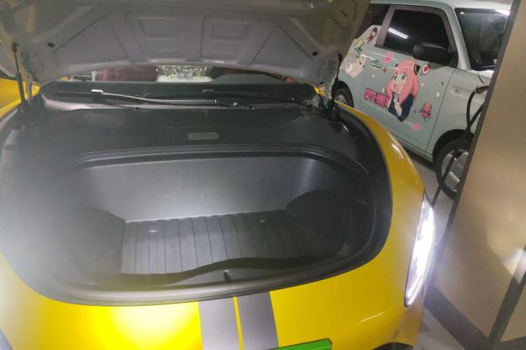 Used Xiaomi Auto SU7 2024 Rear-Drive Long-Range Intelligent Driving Version Engine Bay Left