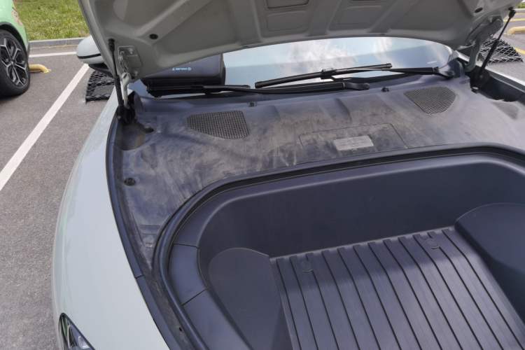 Used Xiaomi Auto SU7 2024 Rear-Drive Long-Range Intelligent Driving Version Engine Bay Right