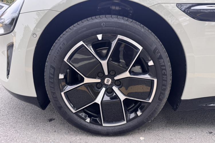 Used Xiaomi Auto SU7 2024 Rear-Drive Long-Range Intelligent Driving Version Exterior 4