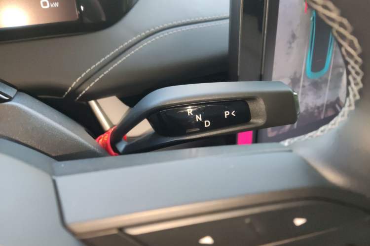 Used Xiaomi Auto SU7 2024 Rear-Drive Long-Range Intelligent Driving Version Gear Lever