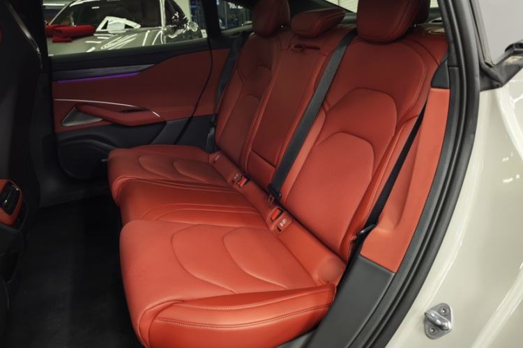 Used Xiaomi Auto SU7 2024 Four-Wheel Drive Ultra-Long Range Advanced Intelligent Driving Max Edition Interior 1