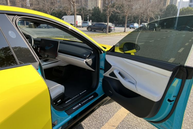 Used Xiaomi Auto SU7 2024 Rear-Drive Long-Range Intelligent Driving Version Interior 3
