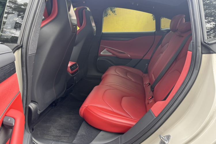 Used Xiaomi Auto SU7 2024 Rear-Drive Long-Range Intelligent Driving Version Interior 3