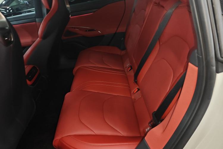Used Xiaomi Auto SU7 2024 Four-Wheel Drive Ultra-Long Range Advanced Intelligent Driving Max Edition Interior 4