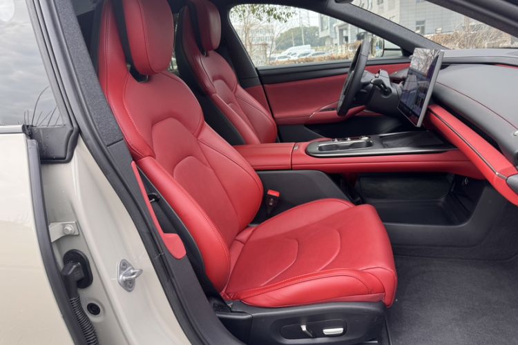 Used Xiaomi Auto SU7 2024 Rear-Drive Long-Range Intelligent Driving Version Interior 4