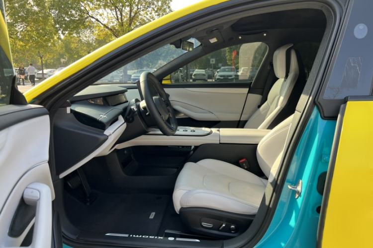 Used Xiaomi Auto SU7 2024 Rear-Drive Long-Range Intelligent Driving Version Interior 5