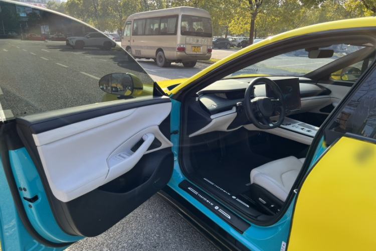 Used Xiaomi Auto SU7 2024 Rear-Drive Long-Range Intelligent Driving Version Interior 8