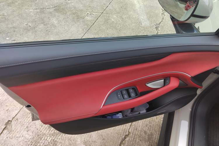 Used Xiaomi Auto SU7 2024 Rear-Drive Ultra-Long Range Advanced Pro-Level Intelligent Driving Version Left Front Door Interior