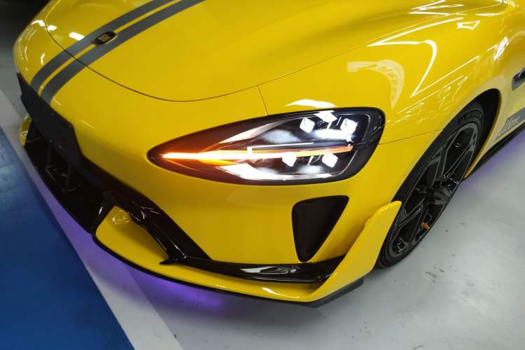Used Xiaomi Auto SU7 2024 Four-Wheel Drive Ultra-Long Range Advanced Intelligent Driving Max Edition Left Front Headlight