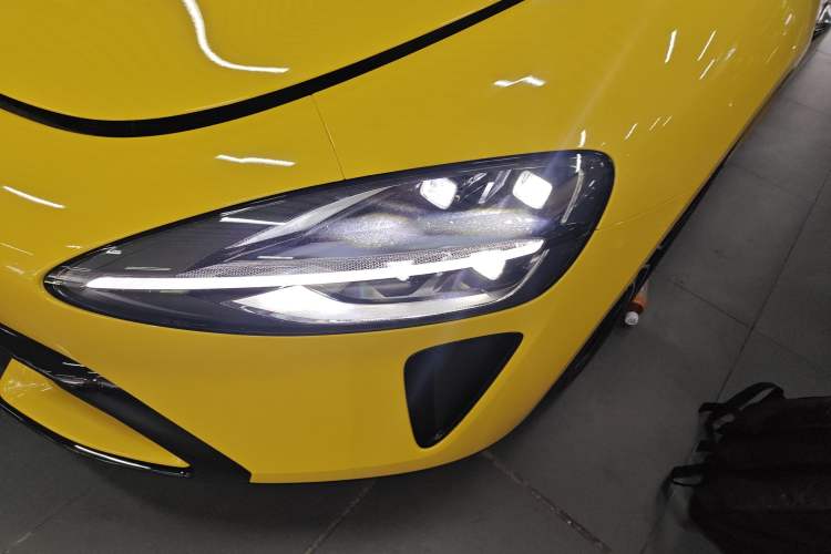 Used Xiaomi Auto SU7 2024 Four-Wheel Drive Ultra-Long Range Advanced Intelligent Driving Max Edition Left Front Headlight