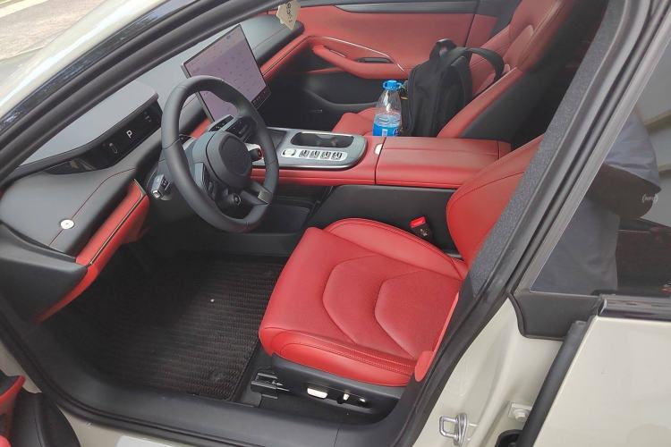 Used Xiaomi Auto SU7 2024 Rear-Drive Ultra-Long Range Advanced Pro-Level Intelligent Driving Version Left Front Seat