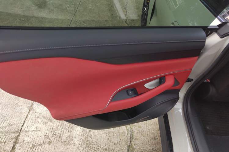 Used Xiaomi Auto SU7 2024 Rear-Drive Ultra-Long Range Advanced Pro-Level Intelligent Driving Version Left Rear Door Interior