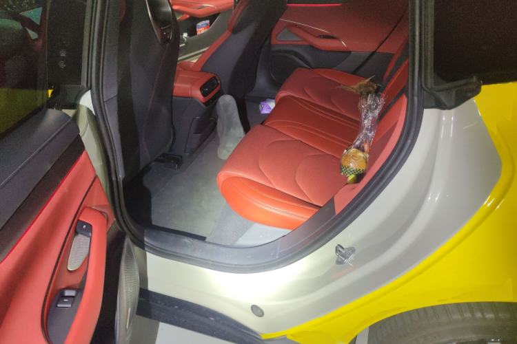 Used Xiaomi Auto SU7 2024 Rear-Drive Long-Range Intelligent Driving Version Left Rear Seat