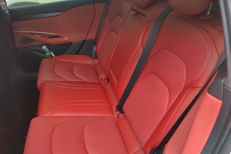 Used Xiaomi Auto SU7 2024 Rear-Drive Ultra-Long Range Advanced Pro-Level Intelligent Driving Version Left Rear Seat