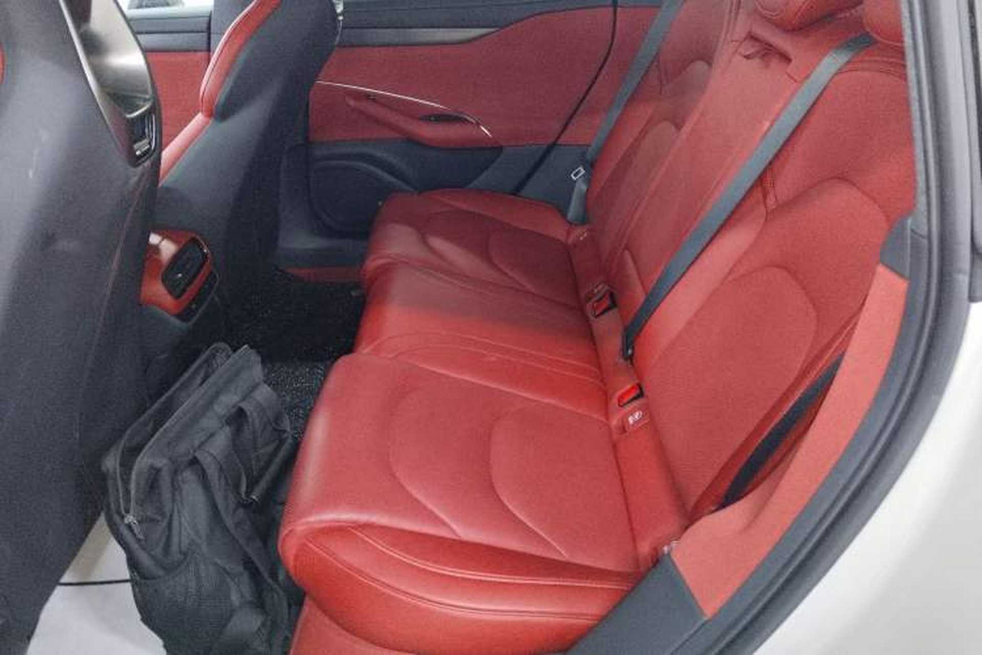 Used Xiaomi Auto SU7 2024 Rear-Drive Ultra-Long Range Advanced Pro-Level Intelligent Driving Version Left Rear Seat