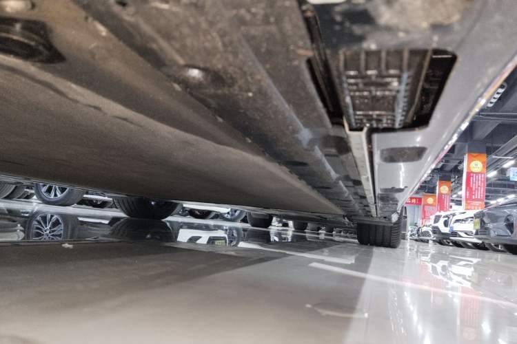 Used Xiaomi Auto SU7 2024 Rear-Drive Ultra-Long Range Advanced Pro-Level Intelligent Driving Version Left Side Sill