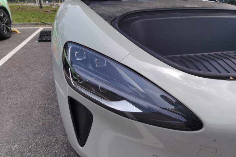 Used Xiaomi Auto SU7 2024 Rear-Drive Long-Range Intelligent Driving Version Right Front Headlight