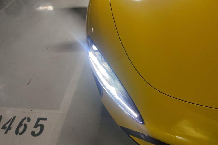 Used Xiaomi Auto SU7 2024 Rear-Drive Long-Range Intelligent Driving Version Right Front Headlight