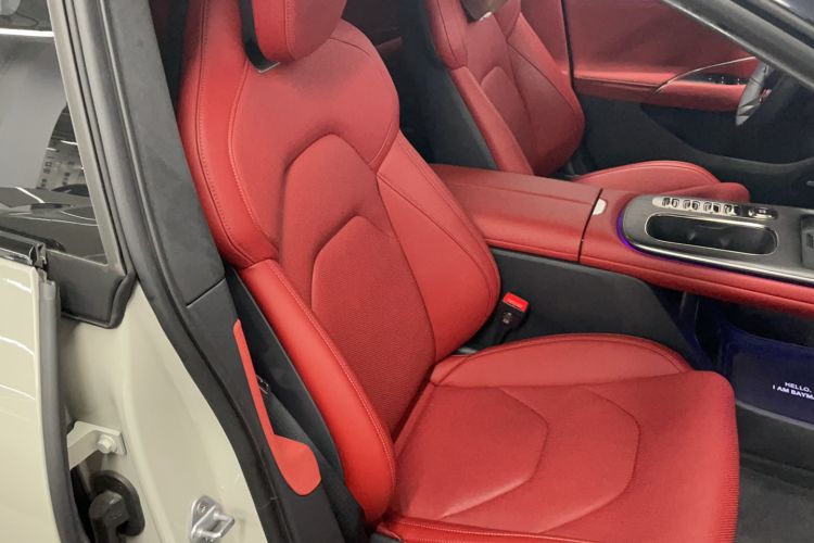 Used Xiaomi Auto SU7 2024 Four-Wheel Drive Ultra-Long Range Advanced Intelligent Driving Max Edition Right Front Seat