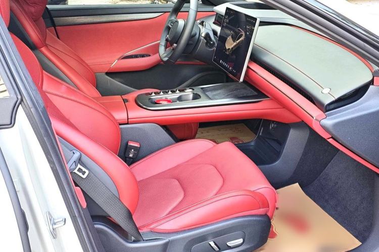 Used Xiaomi Auto SU7 2024 Four-Wheel Drive Ultra-Long Range Advanced Intelligent Driving Max Edition Right Front Seat
