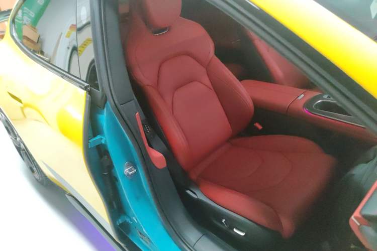 Used Xiaomi Auto SU7 2024 Four-Wheel Drive Ultra-Long Range Advanced Intelligent Driving Max Edition Right Front Seat