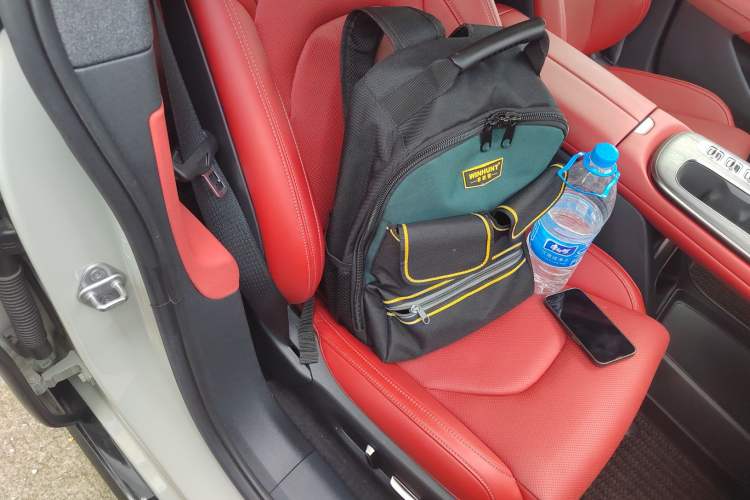Used Xiaomi Auto SU7 2024 Rear-Drive Ultra-Long Range Advanced Pro-Level Intelligent Driving Version Right Front Seat