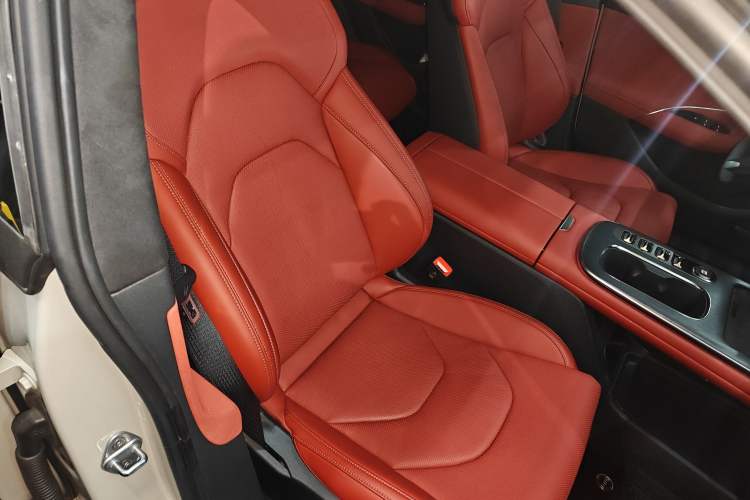 Used Xiaomi Auto SU7 2024 Four-Wheel Drive Ultra-Long Range Advanced Intelligent Driving Max Edition Right Front Seat