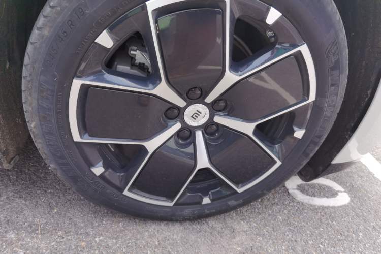 Used Xiaomi Auto SU7 2024 Rear-Drive Long-Range Intelligent Driving Version Right Front Wheel Hub