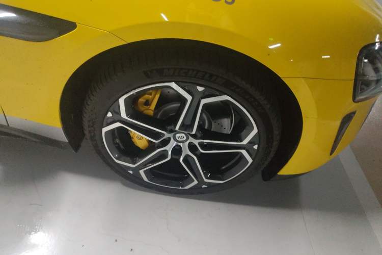 Used Xiaomi Auto SU7 2024 Rear-Drive Long-Range Intelligent Driving Version Right Front Wheel Hub