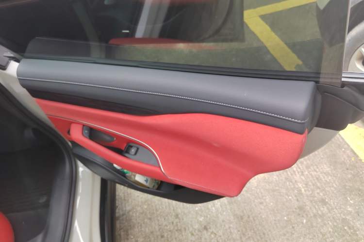 Used Xiaomi Auto SU7 2024 Rear-Drive Ultra-Long Range Advanced Pro-Level Intelligent Driving Version Right Rear Door Interior