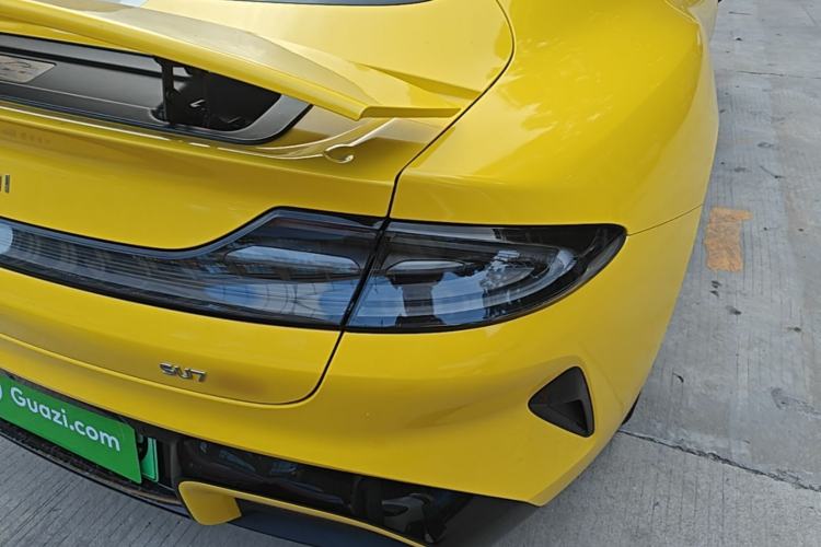 Used Xiaomi Auto SU7 2024 Four-Wheel Drive Ultra-Long Range Advanced Intelligent Driving Max Edition Right Rear Taillight