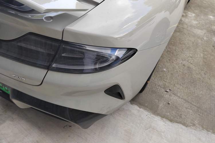 Used Xiaomi Auto SU7 2024 Rear-Drive Ultra-Long Range Advanced Pro-Level Intelligent Driving Version Right Rear Taillight