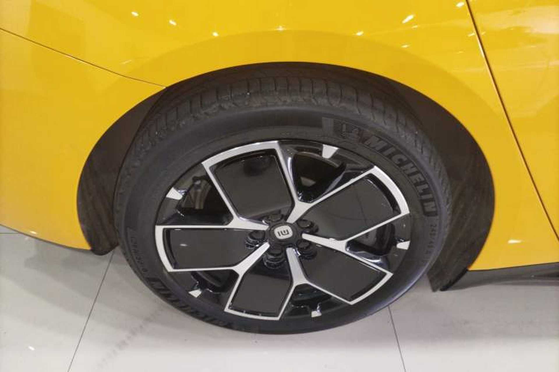 Used Xiaomi Auto SU7 2024 Rear-Drive Long-Range Intelligent Driving Version Right Rear Wheel Hub