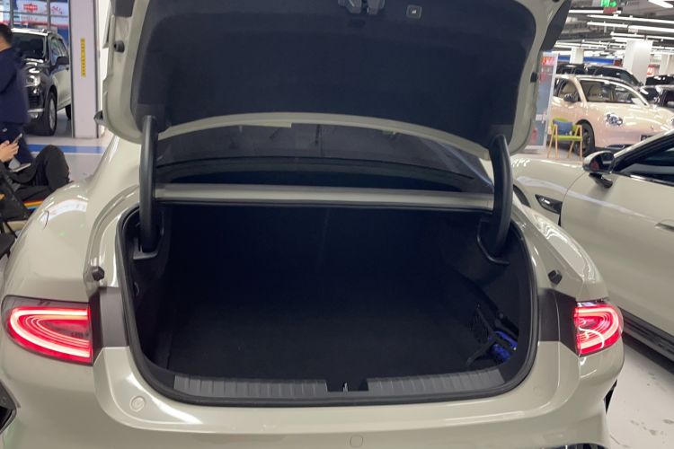 Used Xiaomi Auto SU7 2024 Four-Wheel Drive Ultra-Long Range Advanced Intelligent Driving Max Edition Trunk