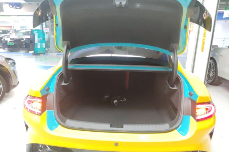 Used Xiaomi Auto SU7 2024 Four-Wheel Drive Ultra-Long Range Advanced Intelligent Driving Max Edition Trunk