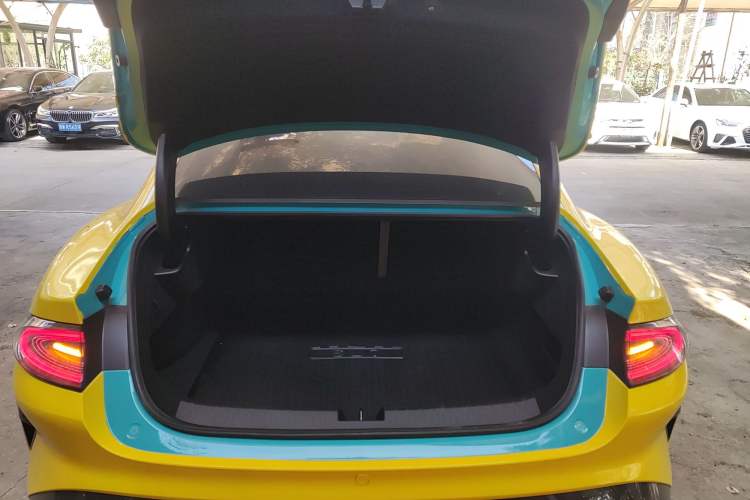 Used Xiaomi Auto SU7 2024 Rear-Drive Long-Range Intelligent Driving Version Trunk