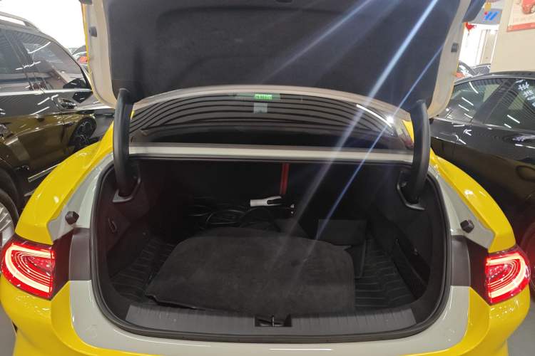 Used Xiaomi Auto SU7 2024 Four-Wheel Drive Ultra-Long Range Advanced Intelligent Driving Max Edition Trunk
