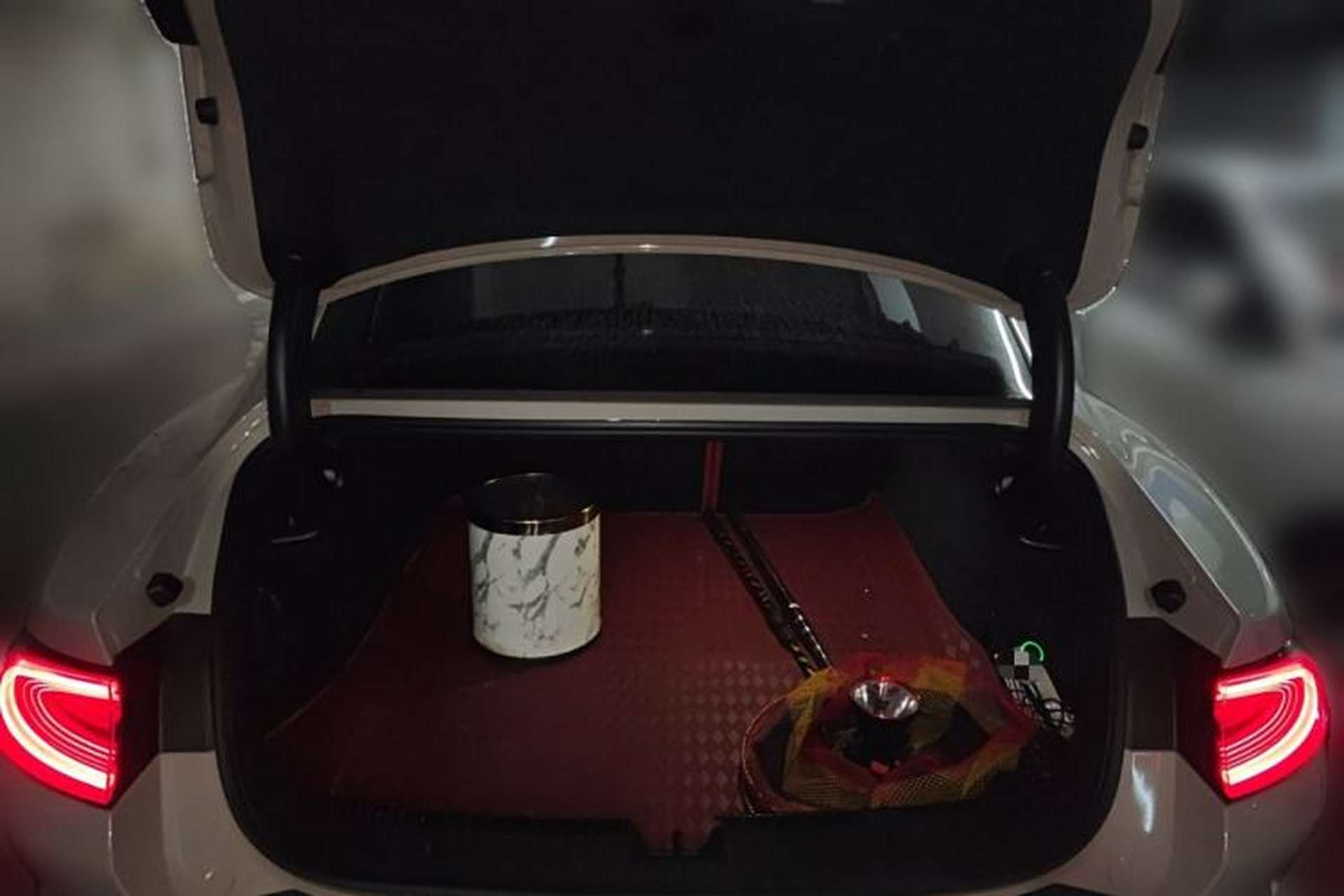 Used Xiaomi Auto SU7 2024 Four-Wheel Drive Ultra-Long Range Advanced Intelligent Driving Max Edition Trunk