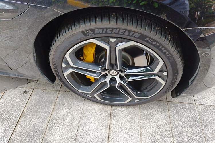 Used Xiaomi Auto SU7 2026 Model Standard Edition Right Front Wheel Hub