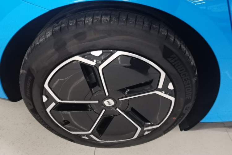 Used Xiaomi Auto SU7 2026 Model Standard Edition Exterior 5